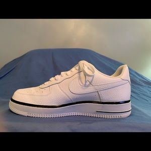 New Nike Air trainers mens’ size 10 Never worn.